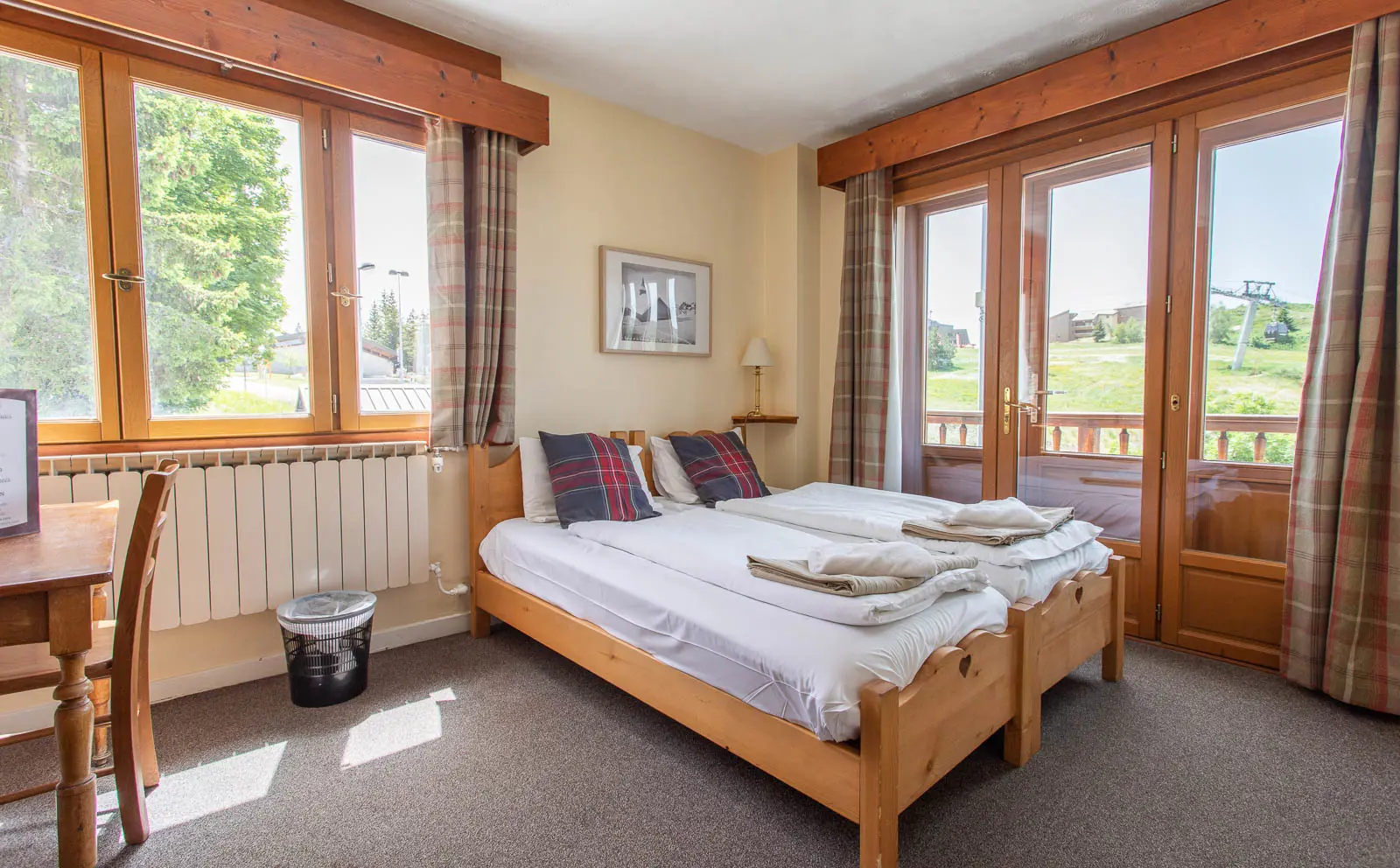 Komfortabelt værelse på Hotel Le Chamois